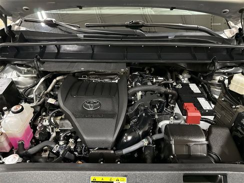 Used 2023 Toyota Highlander XLE image 25
