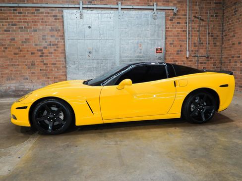 Used 2011 Chevrolet Corvette Coupe w/ Preferred Equipment Group RWD image 9