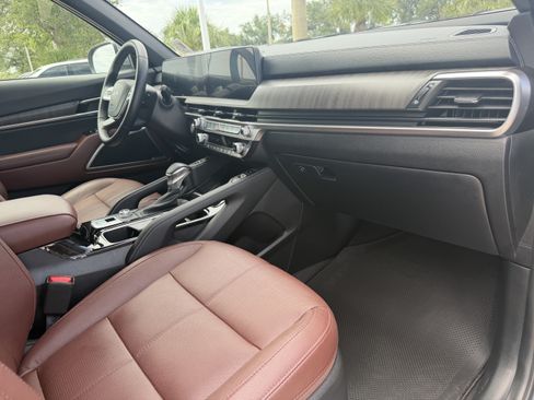 Certified 2024 Kia Telluride EX w/ EX Captain's Chair Package FWD image 13