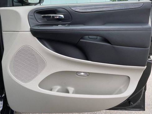 Used 2013 Dodge Grand Caravan SE FWD image 33