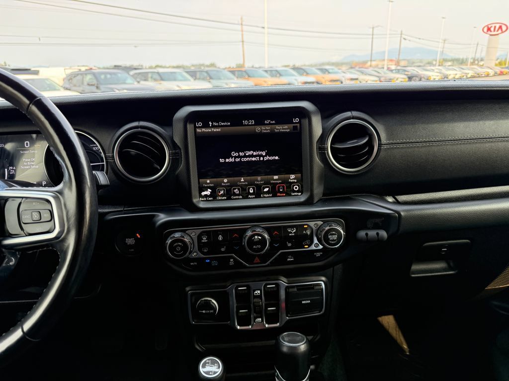 Used 2021 Jeep Wrangler Unlimited Sahara w/ Cold Weather Group AWD/4WD image 25