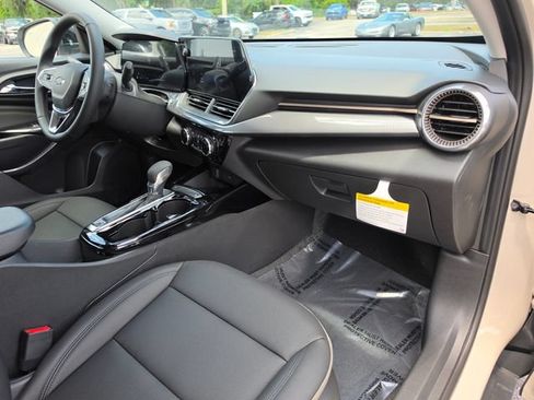 New 2026 Chevrolet Trax ACTIV w/ Sunroof Package FWD image 13
