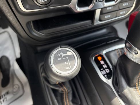 Used 2023 Jeep Wrangler Unlimited Sahara AWD/4WD image 31