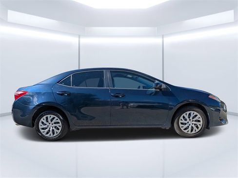 Used 2017 Toyota Corolla L image 2