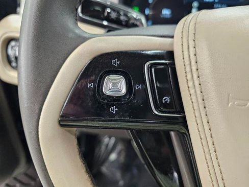 Used 2023 Lincoln Aviator AWD w/ Premium Package image 11