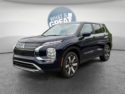 New 2025 Mitsubishi Outlander SE image 8