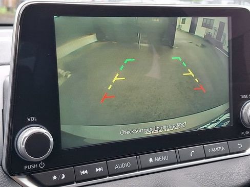 Used 2025 Nissan Sentra SV FWD image 17