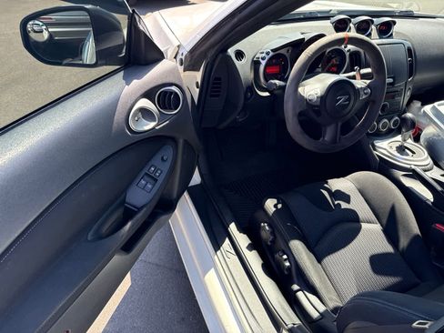 Used 2013 Nissan 370Z Coupe w/ Sport Pkg RWD image 32