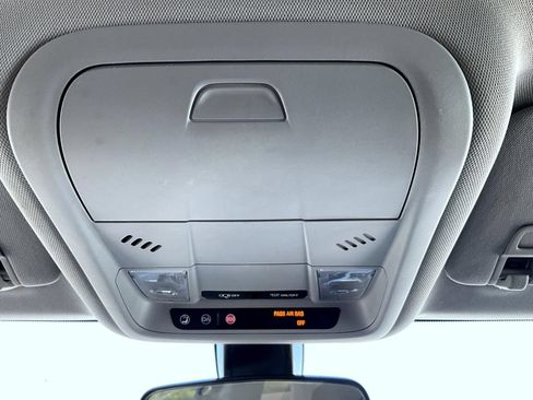 Used 2018 Chevrolet Equinox LT AWD/4WD image 16
