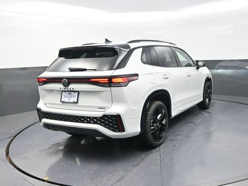 New 2026 Volkswagen Tiguan SE R-Line image 8