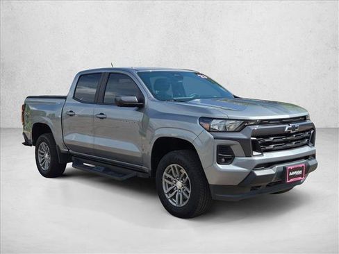 Used 2023 Chevrolet Colorado LT w/ LT Convenience Package II AWD/4WD image 3