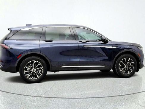 Used 2024 Lincoln Nautilus Premier AWD/4WD image 4
