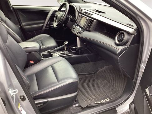 Used 2017 Toyota RAV4 SE image 15