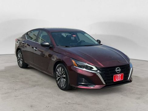 Used 2024 Nissan Altima 2.5 SV FWD image 7