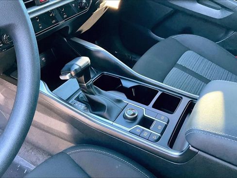 Used 2025 Kia Sorento LX image 17