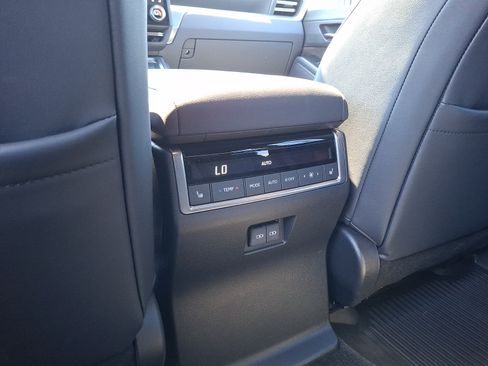 Used 2025 Lexus GX 550 w/ Accessory Package (2T) AWD/4WD image 11