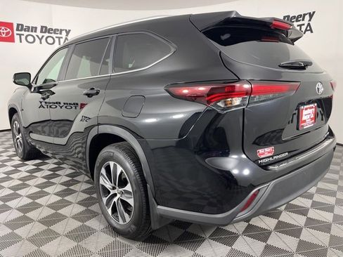 Used 2025 Toyota Highlander XLE image 23