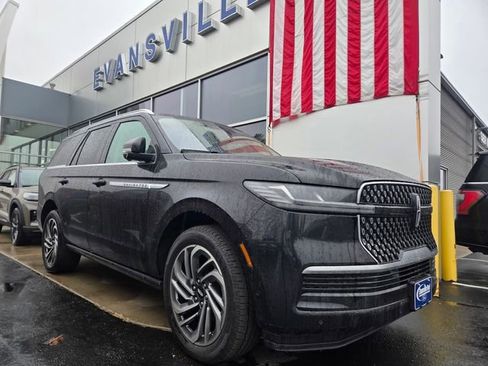 Used 2025 Lincoln Navigator Reserve image 1