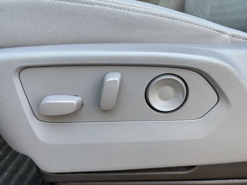 Used 2025 Chevrolet Silverado 1500 LT image 44