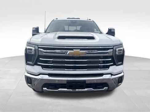 Used 2024 Chevrolet Silverado 3500 LTZ w/ LTZ Convenience Package AWD/4WD image 5