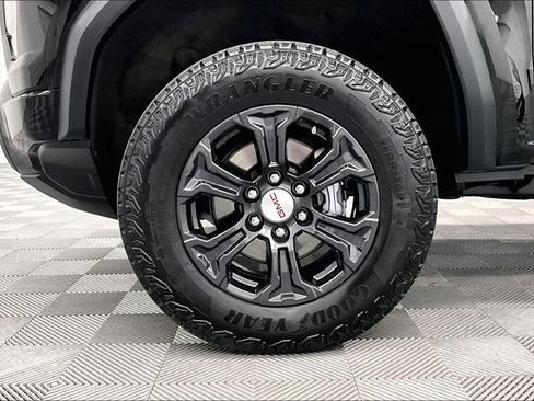 Used 2024 GMC Canyon Elevation w/ Convenience Package AWD/4WD image 10