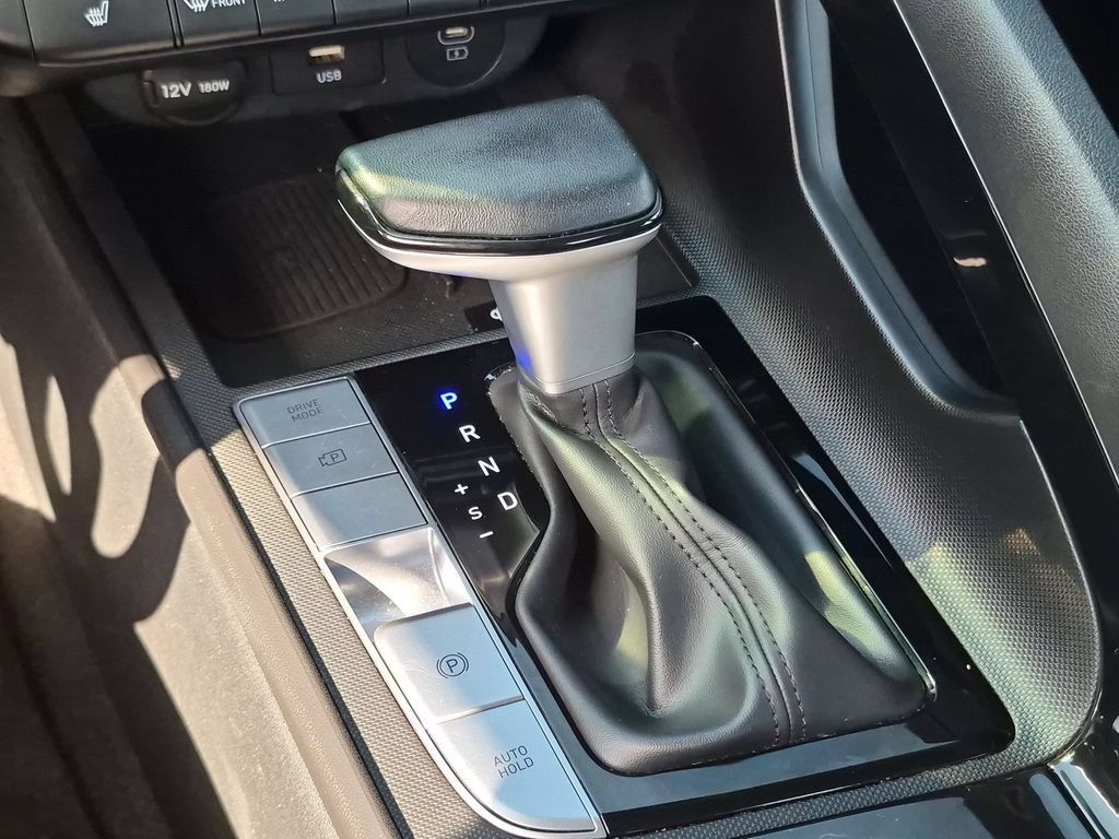 Used 2025 Hyundai Elantra SEL FWD image 20