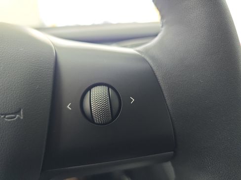 Used 2023 Tesla Model Y Long Range image 18