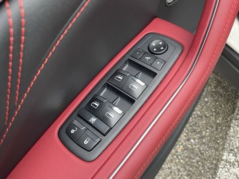 Used 2022 Maserati Levante Trofeo image 18