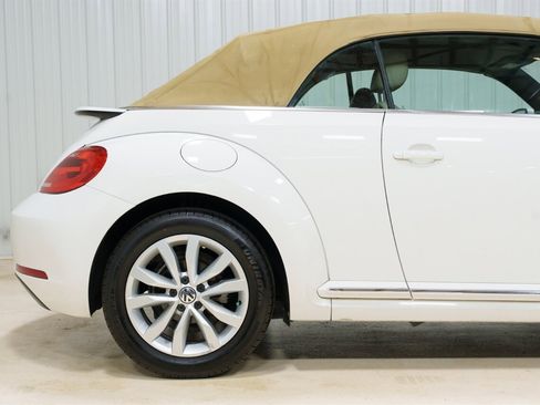 Used 2013 Volkswagen Beetle TDI FWD image 16