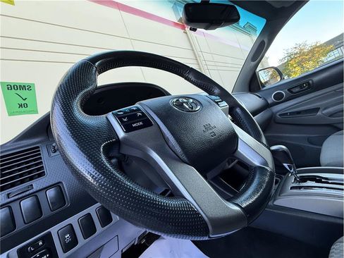 Used 2013 Toyota Tacoma 2WD Double Cab image 9