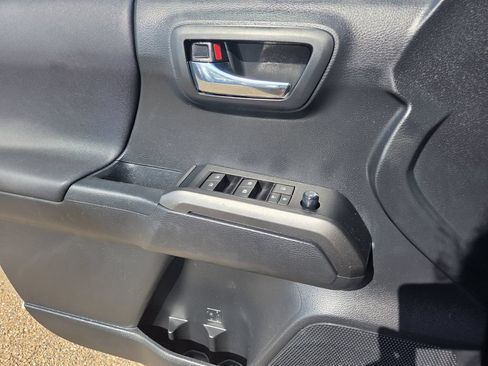 Used 2021 Toyota Tacoma TRD Off-Road AWD/4WD image 14