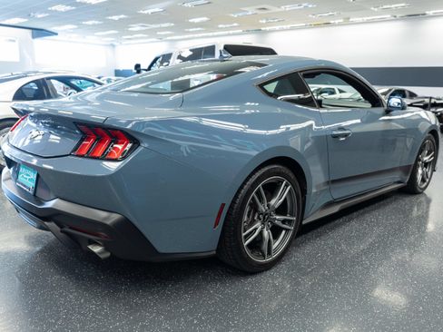 Used 2024 Ford Mustang Coupe RWD image 4