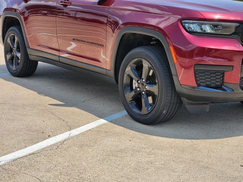 Used 2023 Jeep Grand Cherokee L Laredo AWD/4WD image 11