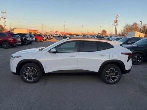 New 2026 Chevrolet Trax LT w/ Sunroof Package image 3