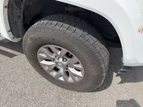 Used 2017 Toyota Tacoma SR5 w/ Tow Package image 4