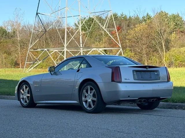 Used 2007 Cadillac XLR RWD image 16