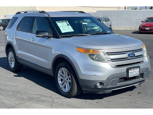 Used 2014 Ford Explorer XLT w/ Equipment Group 202A FWD image 8