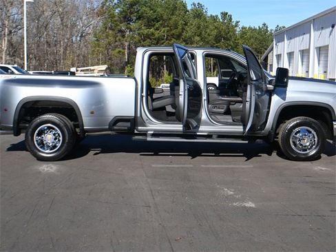 Used 2024 Chevrolet Silverado 3500 LTZ w/ LTZ Convenience Package image 22