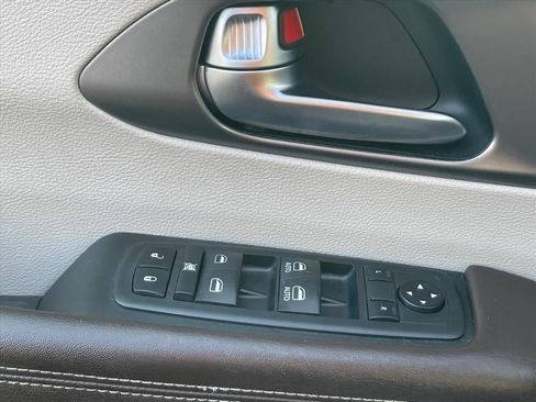 Used 2021 Chrysler Voyager LX image 16