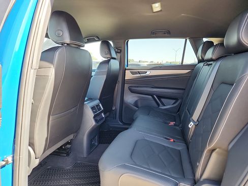 Used 2025 Volkswagen Atlas Cross Sport SE FWD image 12