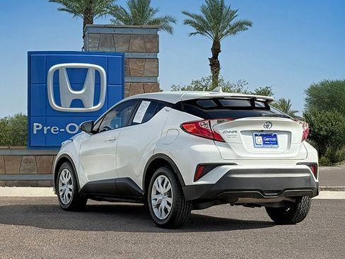 Used 2019 Toyota C-HR LE image 4