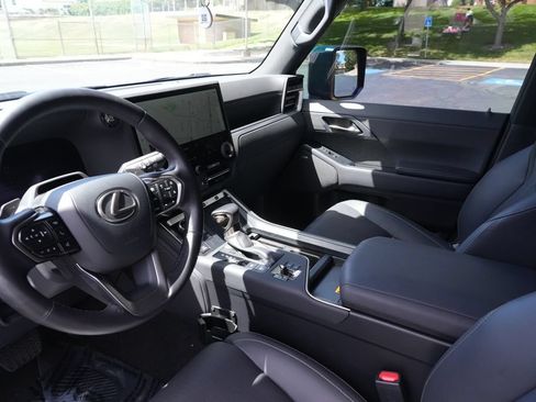 Used 2024 Lexus GX 550 AWD/4WD image 9