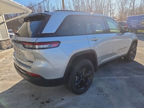 New 2025 Jeep Grand Cherokee Limited w/ Black Appearance Package image 4