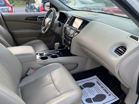 Used 2015 Nissan Pathfinder Platinum AWD/4WD image 10