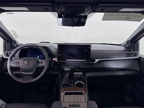 Certified 2025 Toyota Sienna Platinum image 24