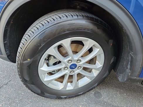 Used 2022 Ford Escape SE image 32