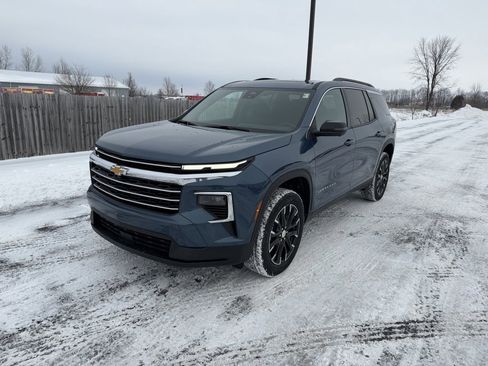 New 2026 Chevrolet Traverse LT image 1