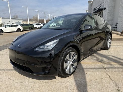 Used 2021 Tesla Model Y Long Range image 3