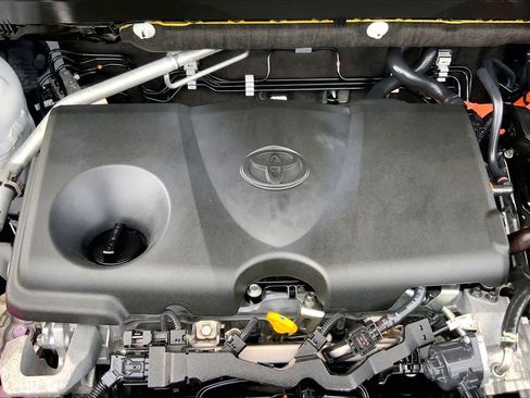 Used 2024 Toyota Venza XLE AWD/4WD image 32