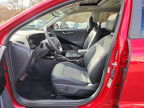 Certified 2024 Kia Niro EX Touring image 14
